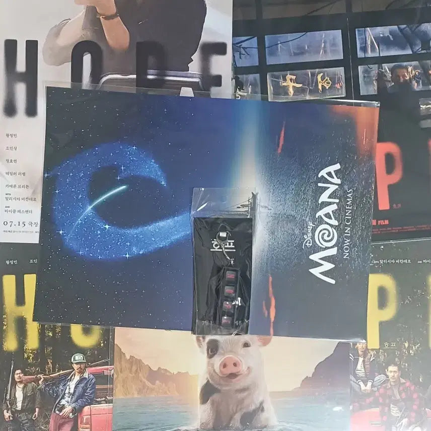 [BUNJANG] Movie Merchandise Bundle - Hope Keycaps, Minions Set, Signed Flyers Included / 영화 굿즈 일괄  호프키캡 미니언즈세트 친필싸인전단지 포함 택배비포함