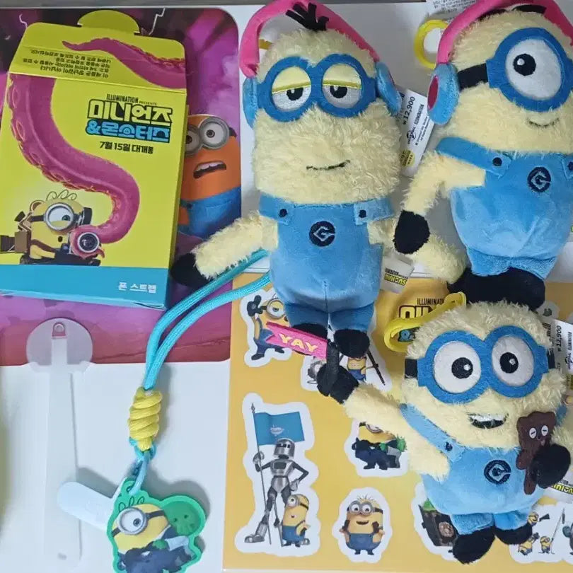 [BUNJANG] Movie Merchandise Bundle - Hope Keycaps, Minions Set, Signed Flyers Included / 영화 굿즈 일괄  호프키캡 미니언즈세트 친필싸인전단지 포함 택배비포함