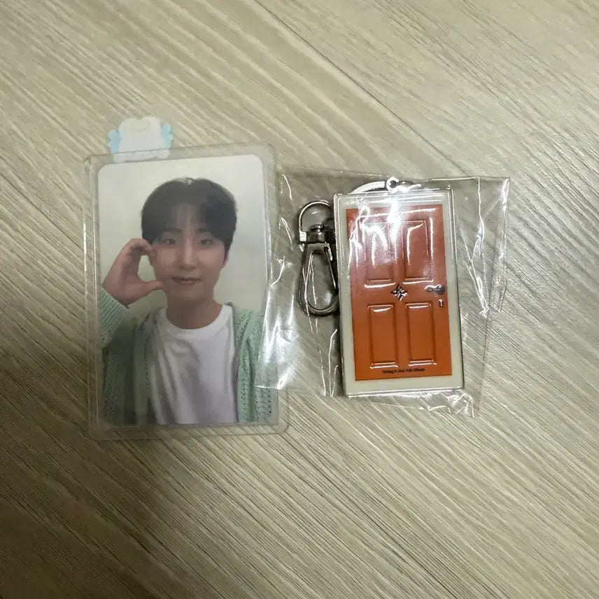 [BUNJANG] Day6 Young K Music Bank Live Studio Photocard &amp; Keyring Bundle Set / 영케이 뮤뱅 포카 뮤직뱅크 공방 사녹 키링 데이식스