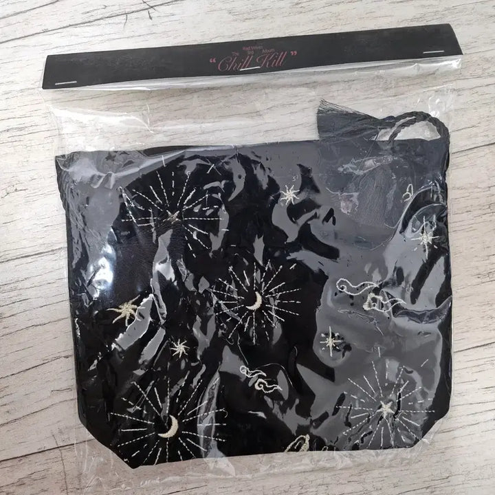 [BUNJANG] Red Velvet Chill Kill Velvet Pouch (Sealed) / 레드벨벳 칠킬 red velvet chill kill 벨벳 파우치 미개봉