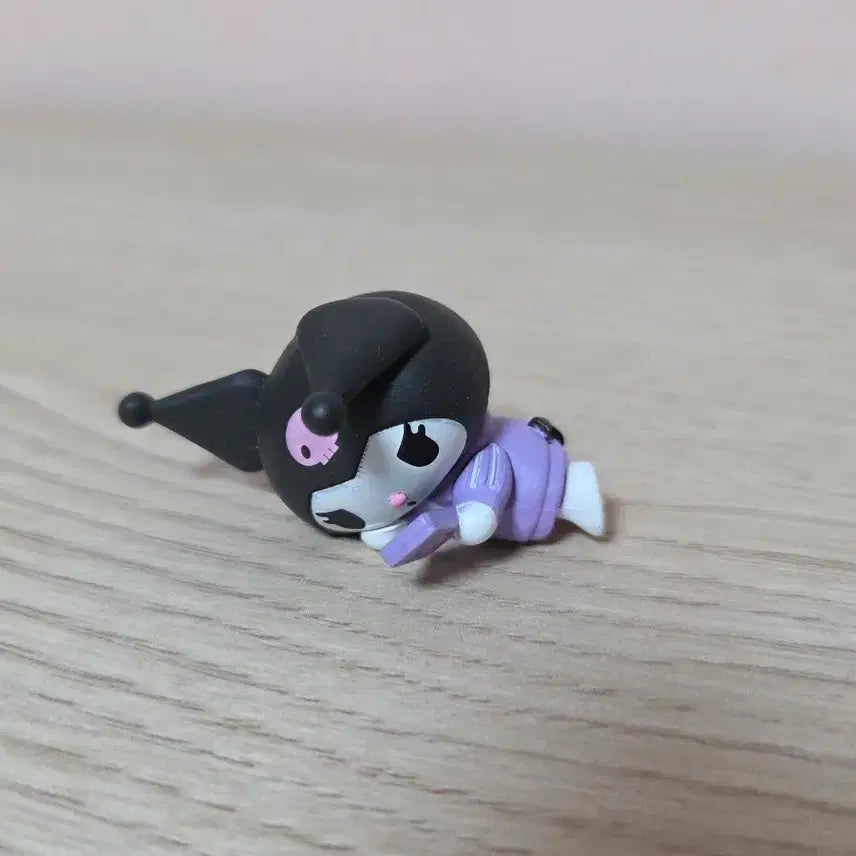 [BUNJANG] Sanrio Kuromi Resting Day Gacha Figure / 산리오 쉬는날 가챠 쿠로미