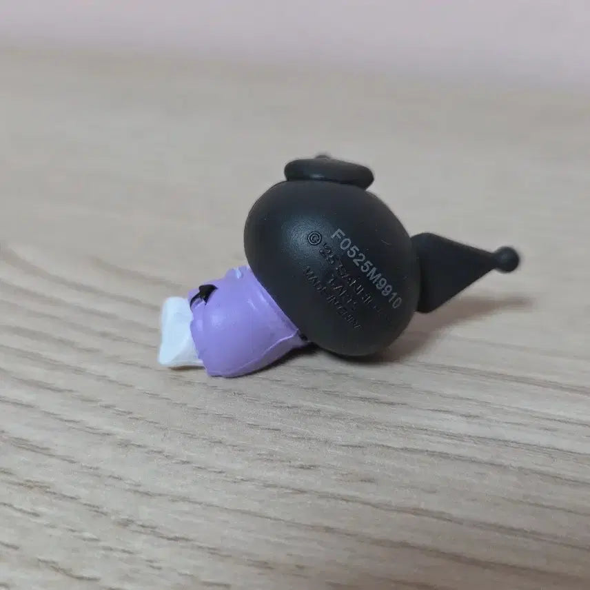 [BUNJANG] Sanrio Kuromi Resting Day Gacha Figure / 산리오 쉬는날 가챠 쿠로미