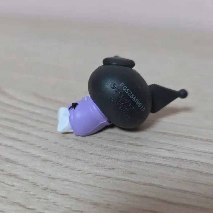 [BUNJANG] Sanrio Kuromi Resting Day Gacha Figure / 산리오 쉬는날 가챠 쿠로미