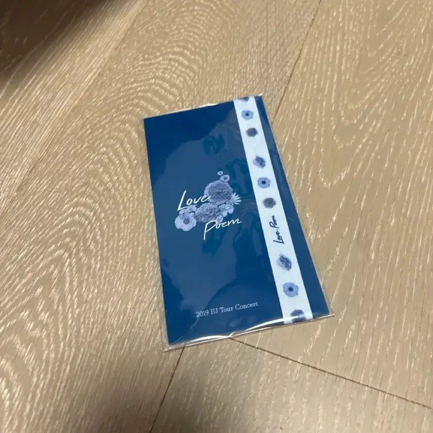 [BUNJANG] IU Love Poem Concert Phone Strap / 아이유 럽포엠 폰스트랩