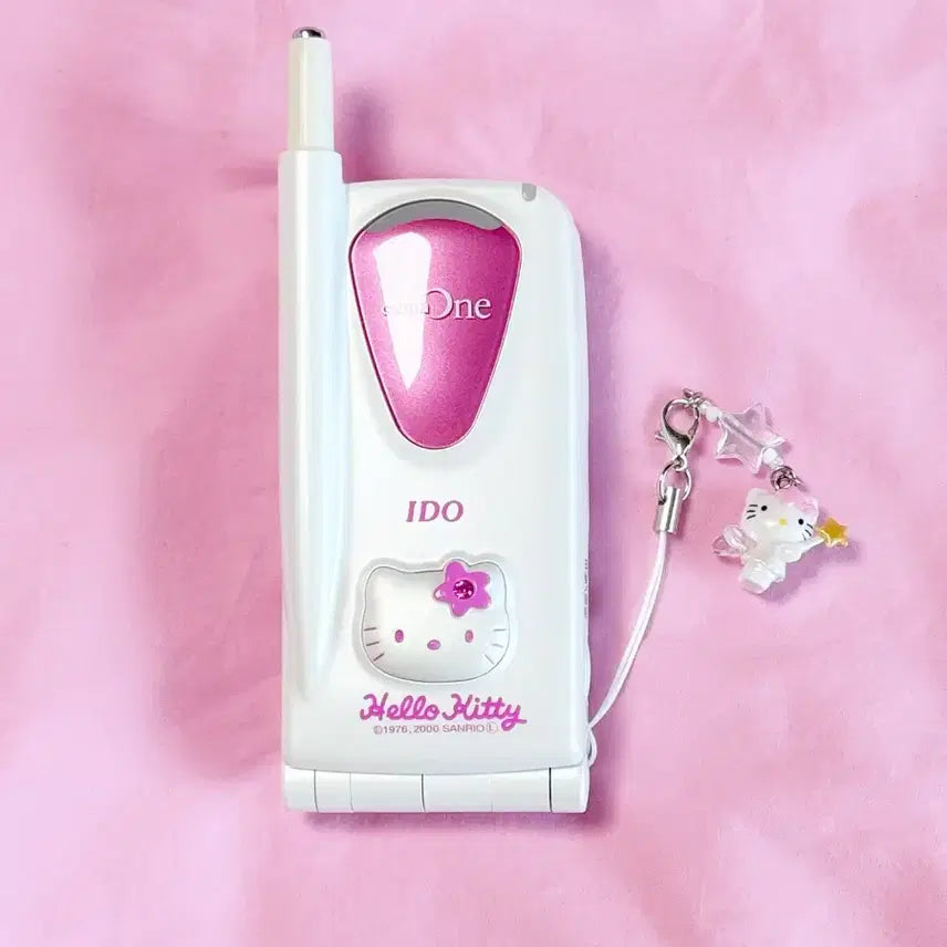 [BUNJANG] Docomo Kitty Phone Garu Phone Mockup Phone Folder Phone Classic Pink Model Phone / 도코모 키티폰 갸루폰 목업폰 핸드폰 폴더폰 고전폰 핑크 모형폰