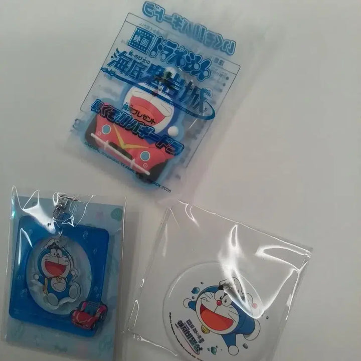 [BUNJANG] Doraemon Merchandise Set (Badge, Keyring, Poster) / 도라에몽 굿즈 세트 (뱃지, 키링, 포스터)
