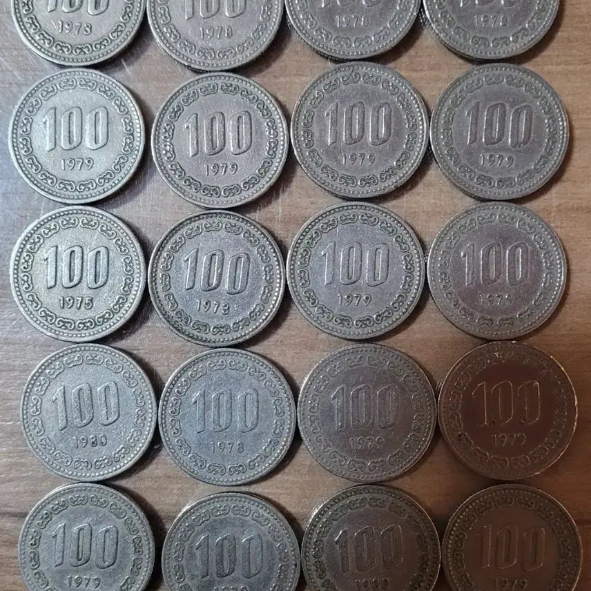 [BUNJANG] 1970s Korean 100 Won Coin Bundle (1973, 1975, 1978, 1979, 1980) / 100원 동전 1979년/1978년/1973년/1980 20개 일괄
