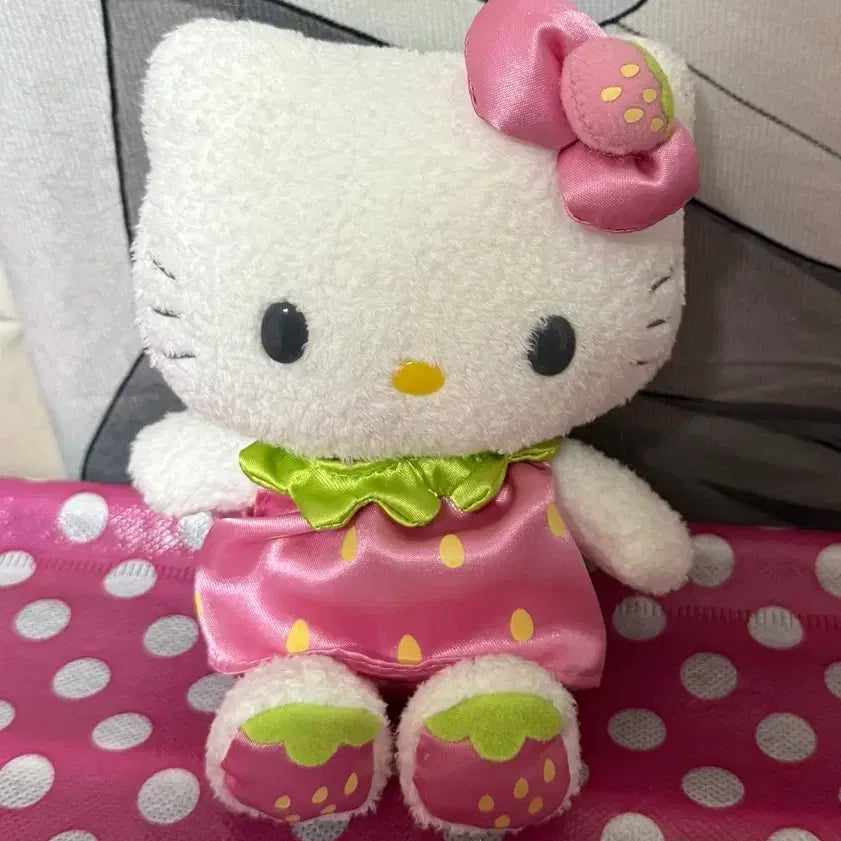 [BUNJANG] Ichigo Hello Kitty Strawberry Plush / 키티 인형 이치고키티 딸기키티