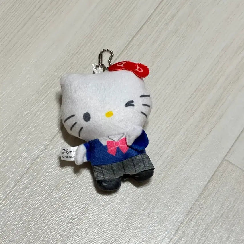[BUNJANG] Hello Kitty School Uniform Gachapon Keychain / 키티 가챠 교복 키링