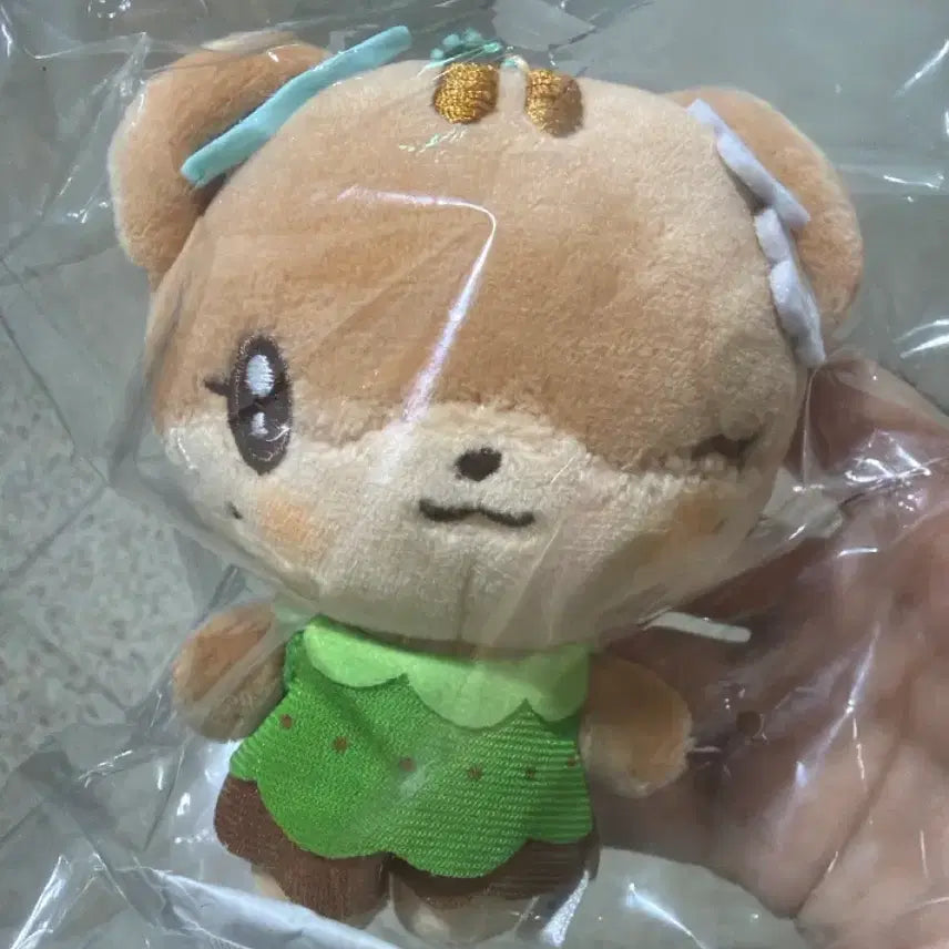 [BUNJANG] IVE Leeseo Tanning Mini Bev Plush Keychain / 태닝 미니브 플러시 키링 이서