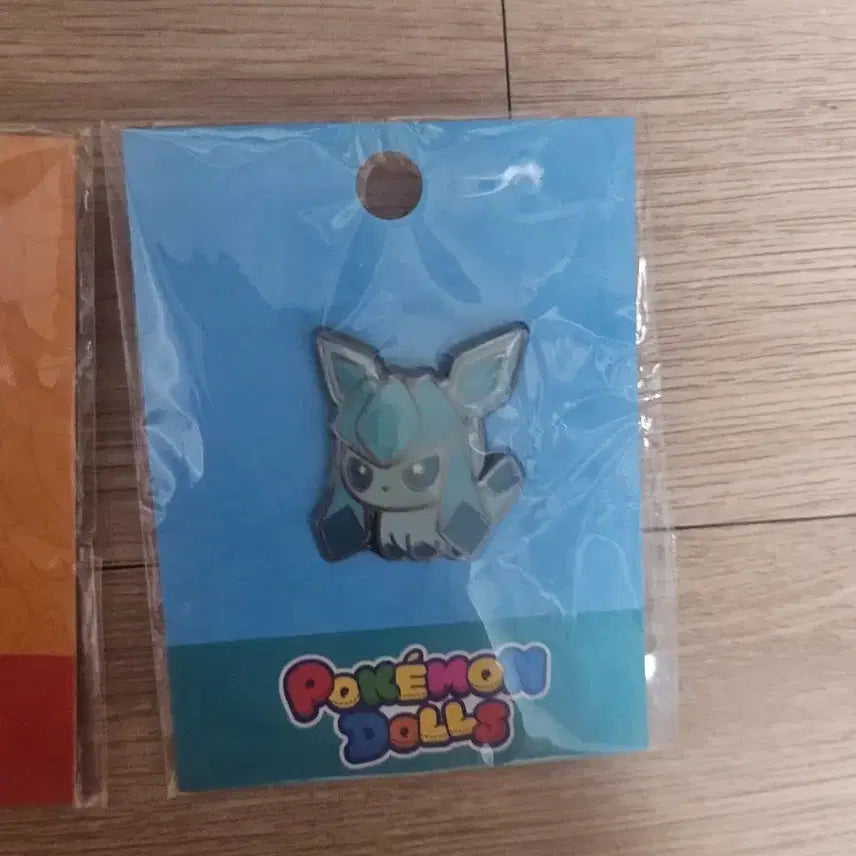 [BUNJANG] Pokemon Eeveelutions Glaceon Badge / 포켓몬) 이브이돌즈 글레이시아 뱃지