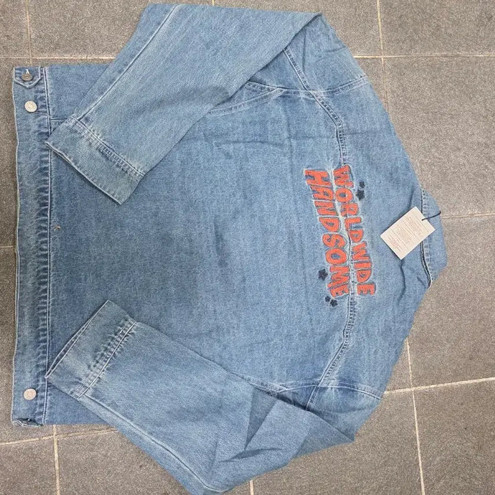 [BUNJANG] BTS Run Jin Denim Jacket L (Photocard Included, Unsealed) / (한정판매)BTS 런석진 데님자켓L (포카포함.비닐포장없음)