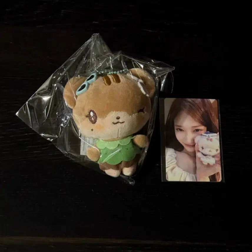 [BUNJANG] IVE Yeseo Tanning Keychain Bundle Set / 다이브 인투 미니브 팝업 ive 아이브 이서 이랑이 세트 일괄 (7만원 포카, 태닝 키링)