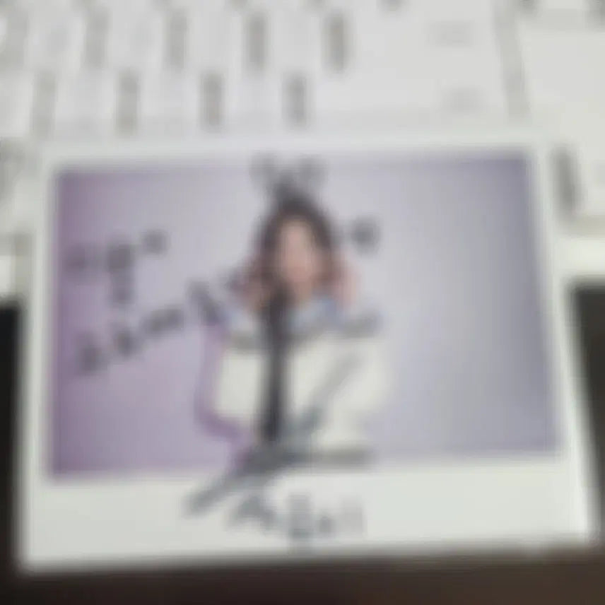 [BUNJANG] Kwon Eun Bi Signed Polaroids / 권은비 싸인 폴라
