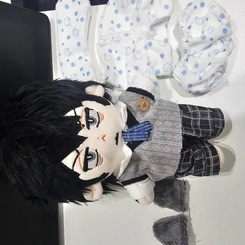 [BUNJANG] One Piece Trafalgar Law 20cm Plush Doll / 원피스 트라팔가 로우 비공굿 솜인형 솜깅 20cm 판매합니다. 키링포함
