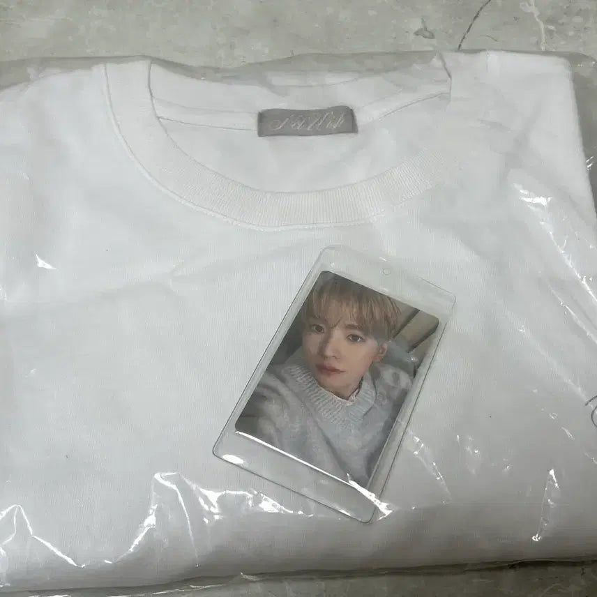 [BUNJANG] NCT WISH 2nd Anniversary Fanmeeting Yushi T-shirt + Photocard Set / (단순개봉) 엔시티위시 2주년 팬미팅 유우시 티셔츠+포카 원가양도