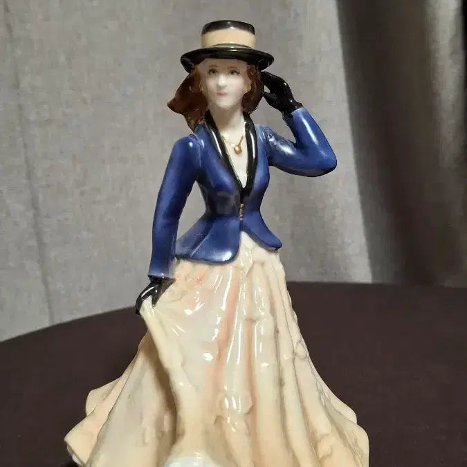 [BUNJANG] Royal Worcester Annabelle Figurine / 로얄우스터 아나벨 피겨린
