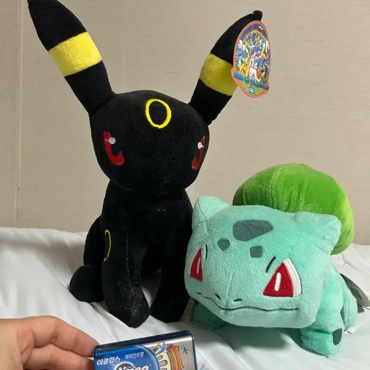 [BUNJANG] Pokemon Umbreon and Bulbasaur Doll Bundle Set / (일괄판매) 포켓몬스터 블래키 이상해씨 인형