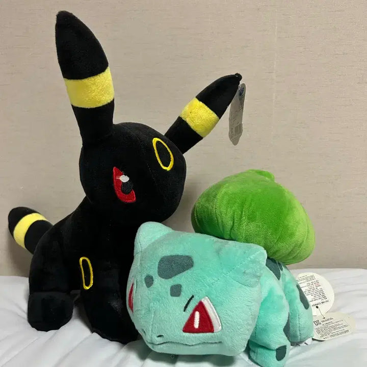 [BUNJANG] Pokemon Umbreon and Bulbasaur Doll Bundle Set / (일괄판매) 포켓몬스터 블래키 이상해씨 인형