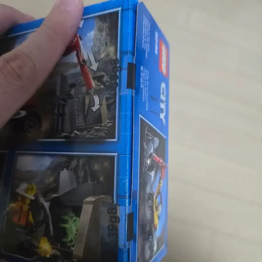 [BUNJANG] LEGO City 60185 - Sealed New Product with Glow-in-the-Dark Spider / 레고 시티 60185