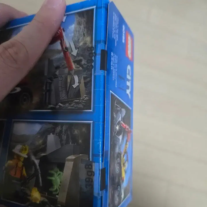 [BUNJANG] LEGO City 60185 - Sealed New Product with Glow-in-the-Dark Spider / 레고 시티 60185