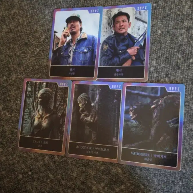 [BUNJANG] HOPE Trading Card Set (5 types) feat. Jung Ho-yeon, Jo In-sung, Hwang Jung-min / [급처]호프 트레이딩 카드 특전 5종 조인성 황정민 정호연 포카 굿즈 HOPE