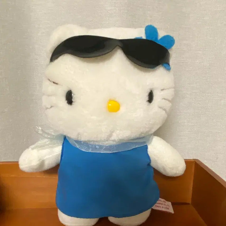 [BUNJANG] Classic Sunglasses Kitty Plush / 고전 선글라스 키티 인형