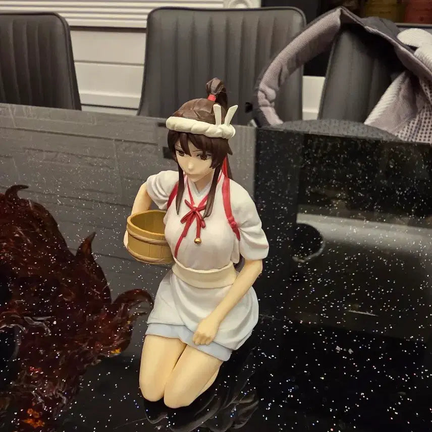 [BUNJANG] Beautiful Girl Figure with Water Bottle / 미소녀 피규어 물통 포함