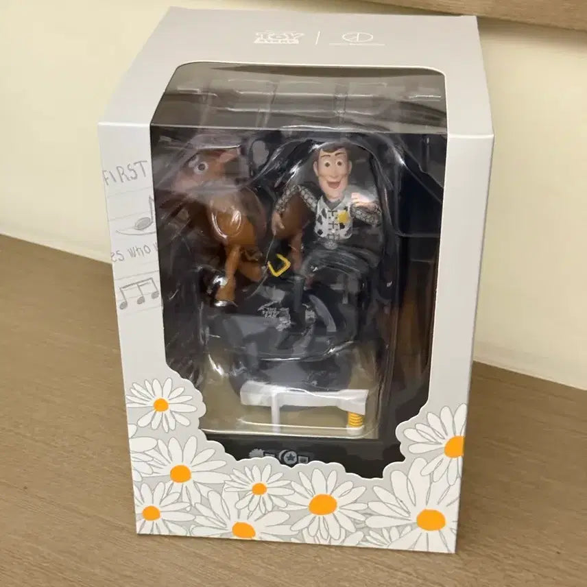 [BUNJANG] PEACEMINUSONE x Toy Story The First Fan Diorama Figure Record Player / 피스마이너스원 x 토이 스토리 더 퍼스트팬 디오라마 피규어 레코드 플레이어