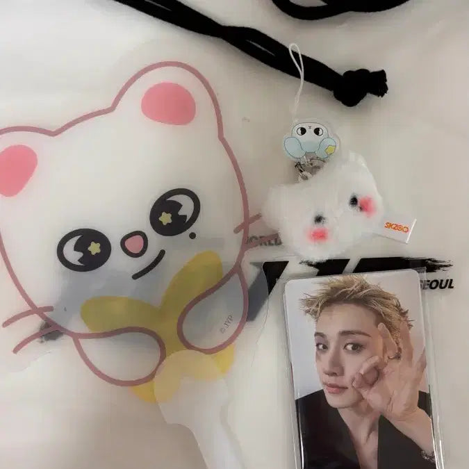 [BUNJANG] Stray Kids SKZOO Jiniret Concert Entrance Gift Photocard Set with Keyring / [막막] 스키즈 콘서트 입장기프트 특전 지니렛 키링 포카세트 미개봉