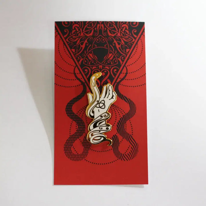 [BUNJANG] Marvel Thor &amp; Loki Brothers Badge White (Triquetra Hand &amp; Snake) Metal Pin / [새상품] 마블 토르&amp;로키 형제 뱃지 화이트 (Triquetra Hand &amp; Snake) 금속 뱃지 금속 배지