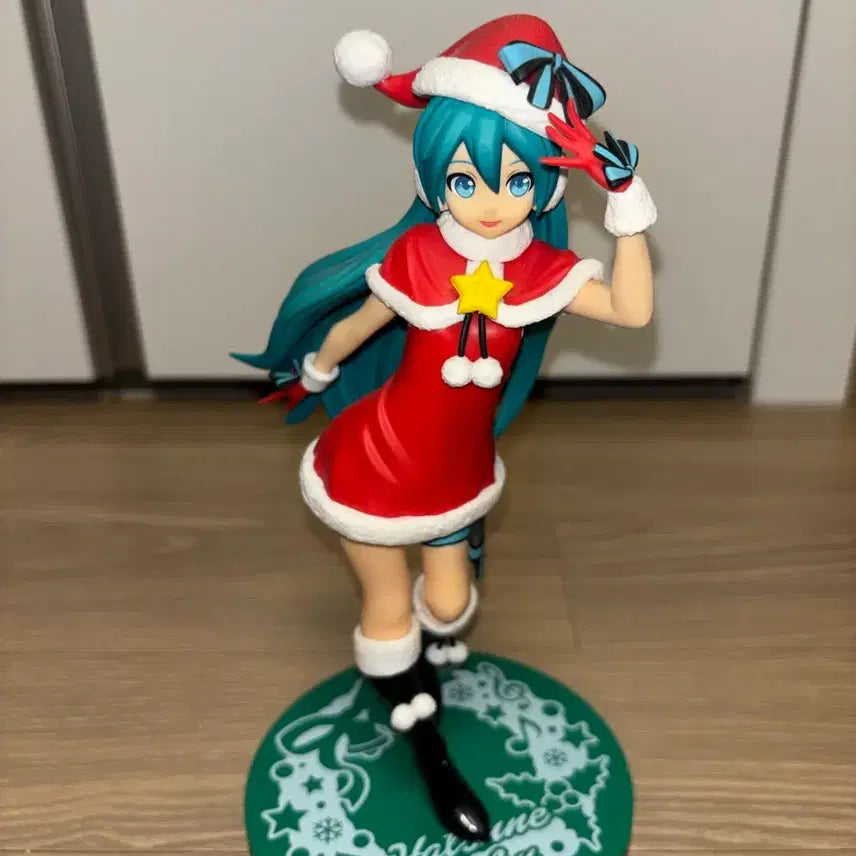 [BUNJANG] Hatsune Miku Santa Girl Classic Figure / 하츠네미쿠 산타걸 고전 피규어 산타미쿠 프로젝트디바 프디바
