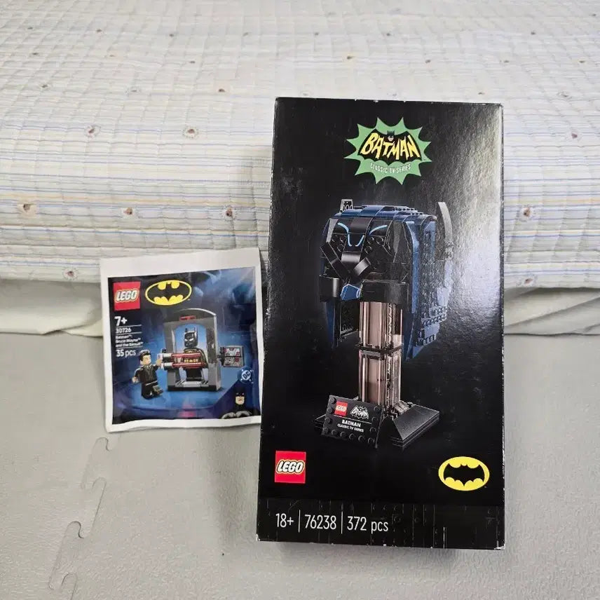 [BUNJANG] LEGO Batman Classic TV Series Helmet &amp; Minifigure Set - 2 Types, New / 레고 배트맨 새제품 2종