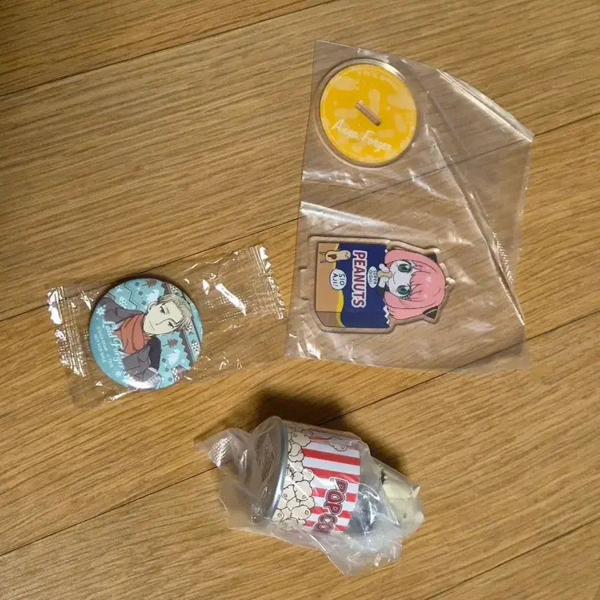 [BUNJANG] Spy x Family Anya Acrylic Standee, Bond Figure, Loid Badge Bundle Set / 스파이 패밀리 피규어 아크릴스탠드 뱃지