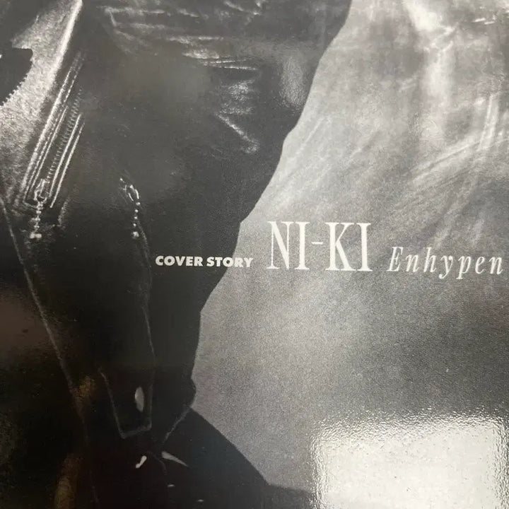 [BUNJANG] ENHYPEN Esquire Korea July 2026 Issue Photobook / 엔하이픈 화보(에스콰이어 코리아 2026년 7월호)