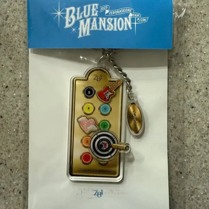 [BUNJANG] ZEROBASEONE 2025 BLUE MANSION FANCON Step Back Ver. Keyring / ZEROBASEONE 2025 FANCON 키링 원가 양도