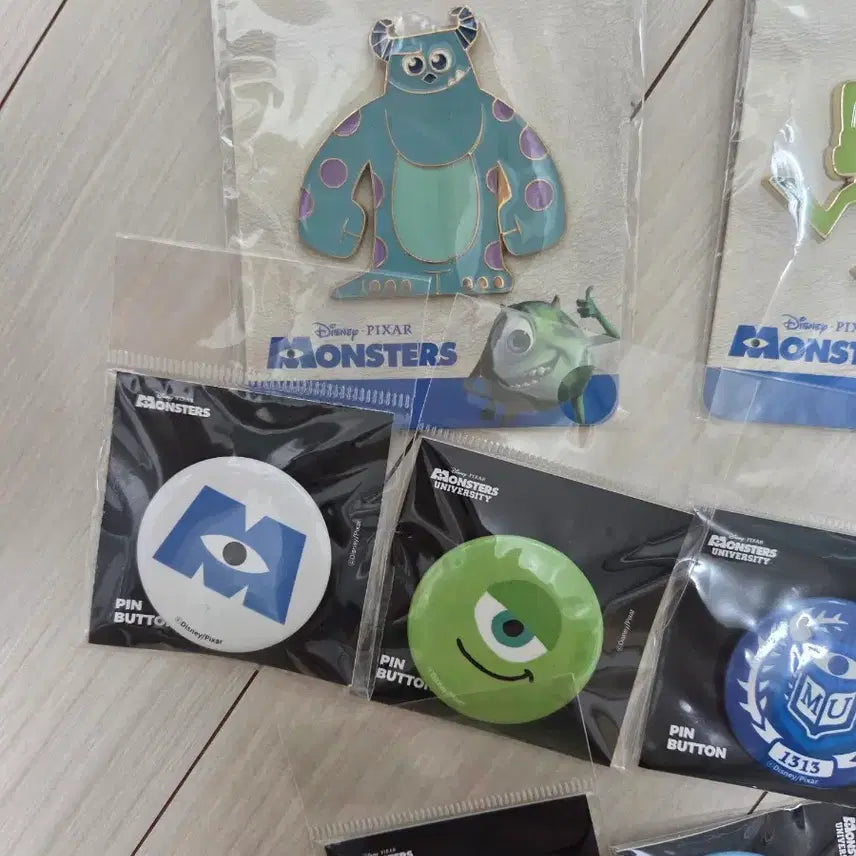[BUNJANG] Monsters, Inc. Pin Badge Set - Mike Wazowski &amp; Sulley / (일괄) 몬스터 주식회사 핀뱃지 세트 몬주 마이크와조스키 설리반 대학교