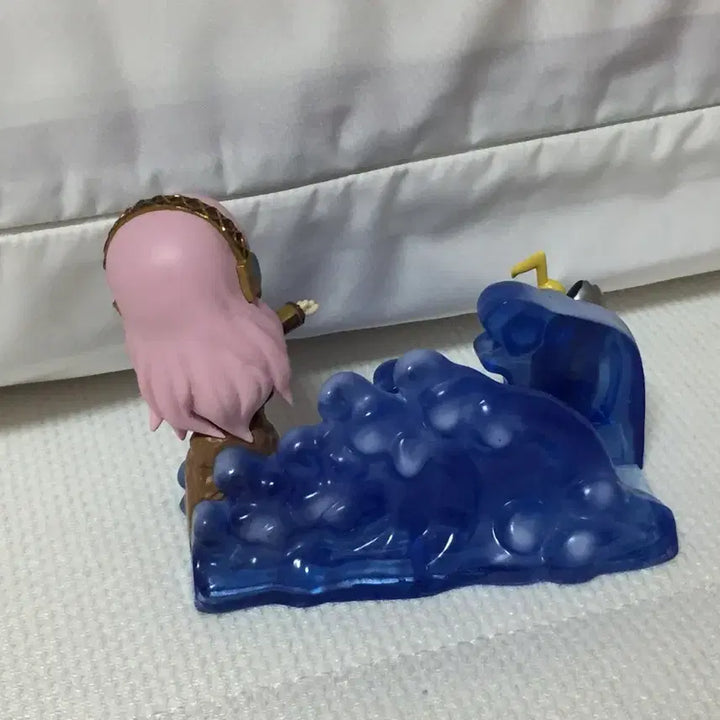 [BUNJANG] Vocaloid Megurine Luka Desk Figure Smartphone Stand / 보컬로이드 메구리네 루카 데스크 피규어 휴대폰 거치대