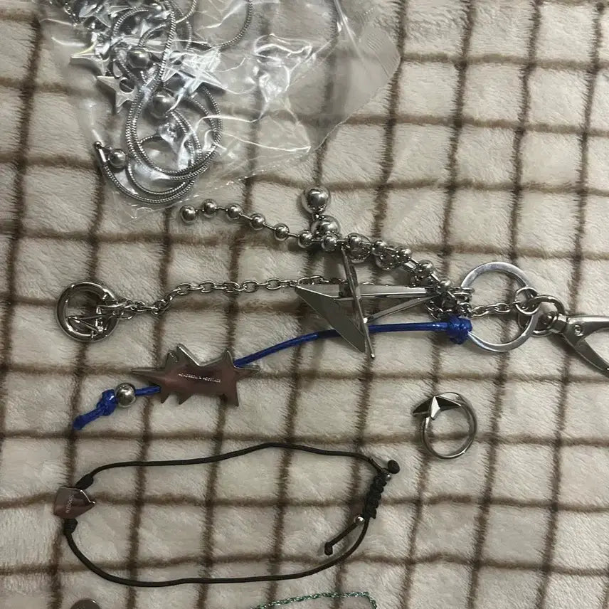 [BUNJANG] TXT Yeonjun Birthday Bracelet Bundle Set Necklace / 투바투 투게더 반지, 키링, 목걸이, 수빈 생일팔찌 일괄 양도