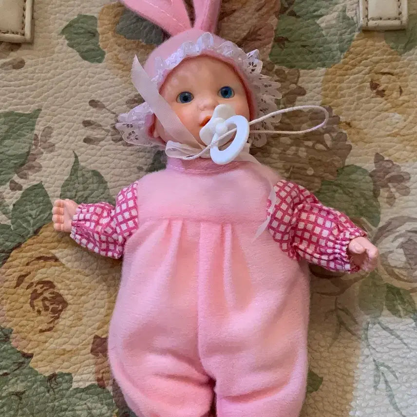 [BUNJANG] Vintage Baby Doll Cushion Texture / 빈티지 베이비 인형