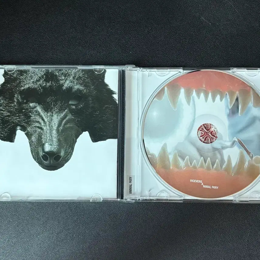[BUNJANG] VIVIZ Animal Fiction Signed CD (First Press) / 바이스벌사 animal fkry cd 초판 싸인반