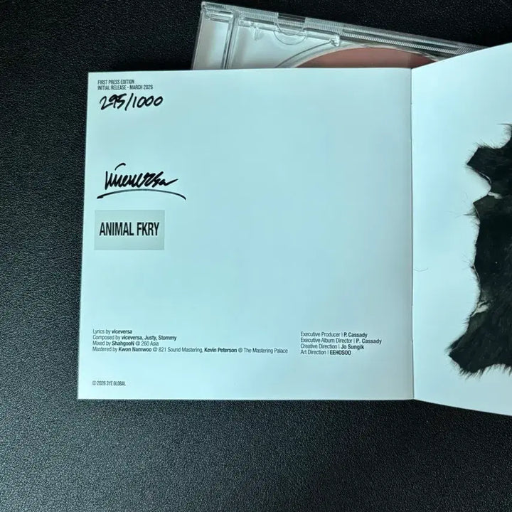 [BUNJANG] VIVIZ Animal Fiction Signed CD (First Press) / 바이스벌사 animal fkry cd 초판 싸인반