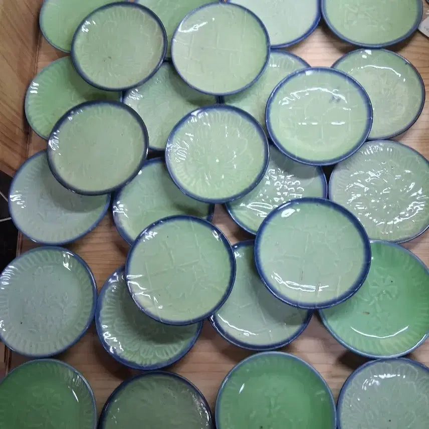 [BUNJANG] 27 Celadon Small Plates with Flower Motifs / 외사기  녹유 소접시 27장