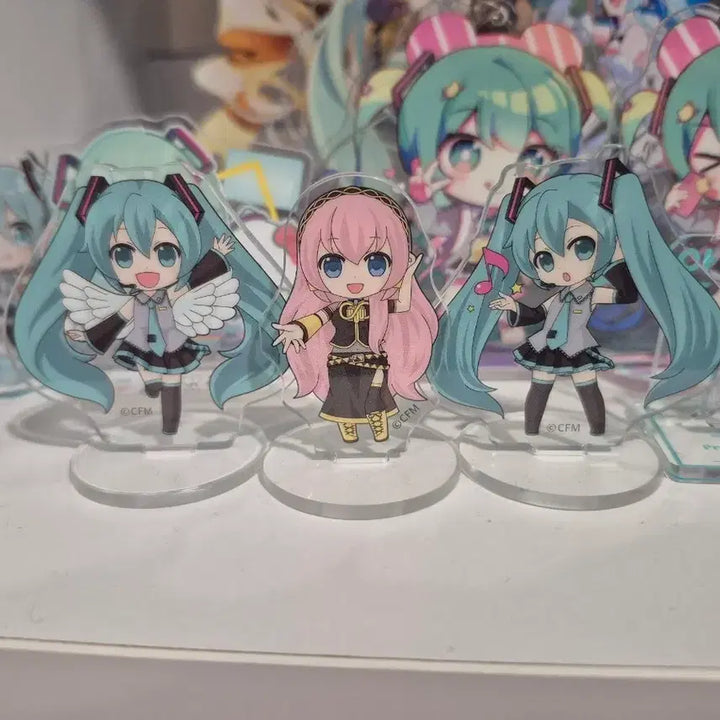 [BUNJANG] Vocaloid Hatsune Miku Megurine Luka Mini Acrylic Set / 보컬로이드 하츠네 미쿠 메구리네 루카 신촌팝업 미니 아크릴 일괄