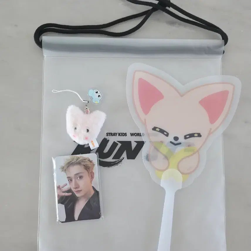 [BUNJANG] Stray Kids Foxiny Set Pouch + Photocard + Fan + Pom-pom / 스트레이키즈 7/29 입장기프트 폭시니세트 파우치+포토카드+부채+폼폼