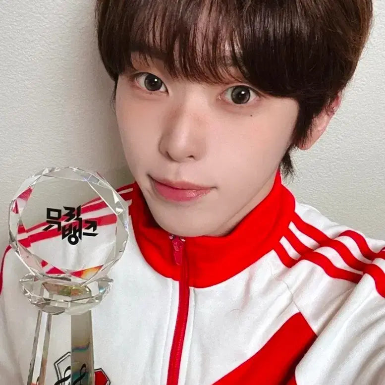 [BUNJANG] IDNTT Music Bank Object Yang Gyeong-ho / idntt 1위 뮤직뱅크 오브젝트 양경호 양도