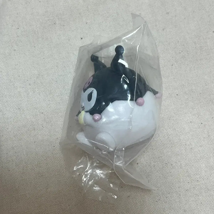 [BUNJANG] Kuromi Gacha Figure "Ate Too Much" Series / [새상품] 쿠로미 가챠 / 피규어 (너무 많이 먹어서 시리즈)