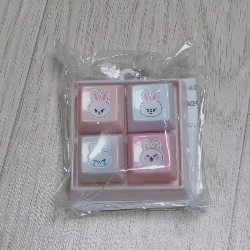 [BUNJANG] Stray Kids Lee Know Skzoo Rabbit Keycap / 스트레이키즈 리노 스키주 일본 쿠지 리빗 키캡
