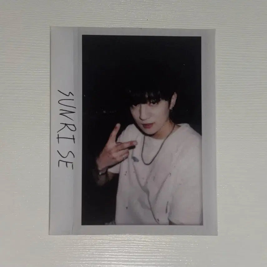 [BUNJANG] DAY6 Sungjin Sunrise Polarized Photo / 데이식스 성진 선라이즈 폴라