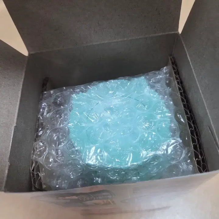 [BUNJANG] Hatsune Miku Snow Globe Figure (Summer Version) / 하츠네 미쿠 스노우볼 피규어 팝니다~(여름)
